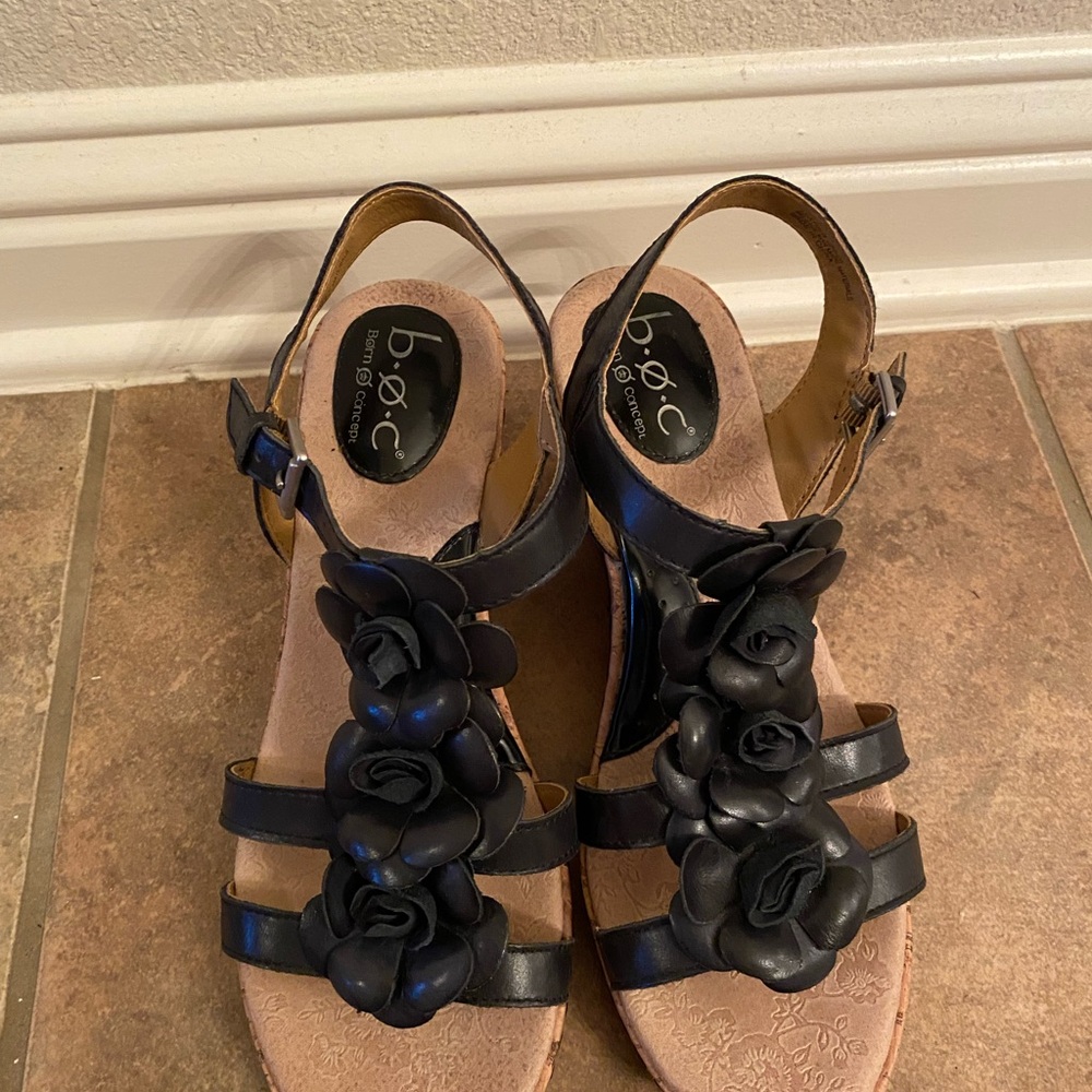 Born o Concept black flower sandals